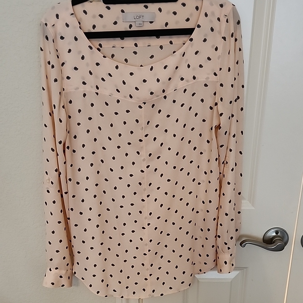 LOFT light peach long-sleeved fitted blouse